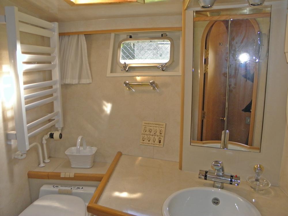 Fore ship, Accommodation